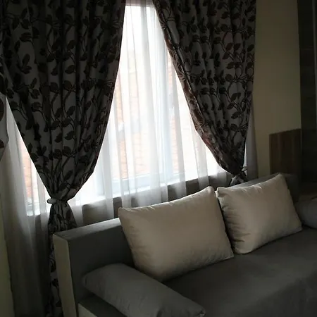Leon Rent Studio 8 Veliko Tarnovo